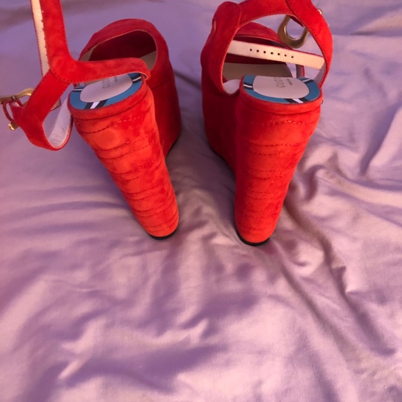 Sally Red Suede Gucci Platforms - Picture 7 of 12